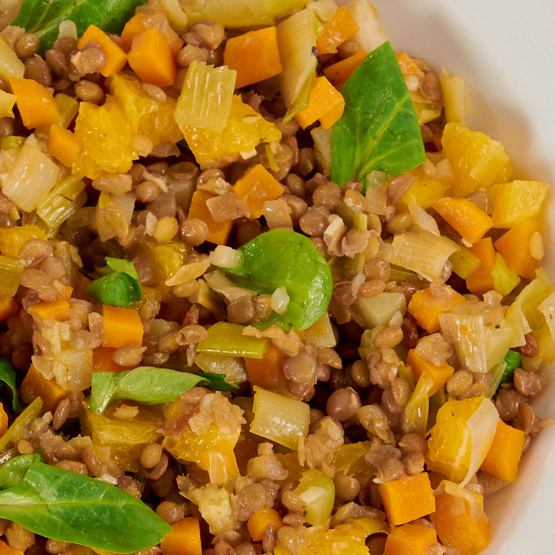 Ensalada de lentejas con verduras y naranja - ensupuntoadomicilio