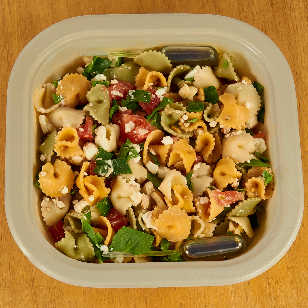 Ensalada de pasta, tomate y queso feta con vinagreta de balsámico - ensupuntoadomicilio